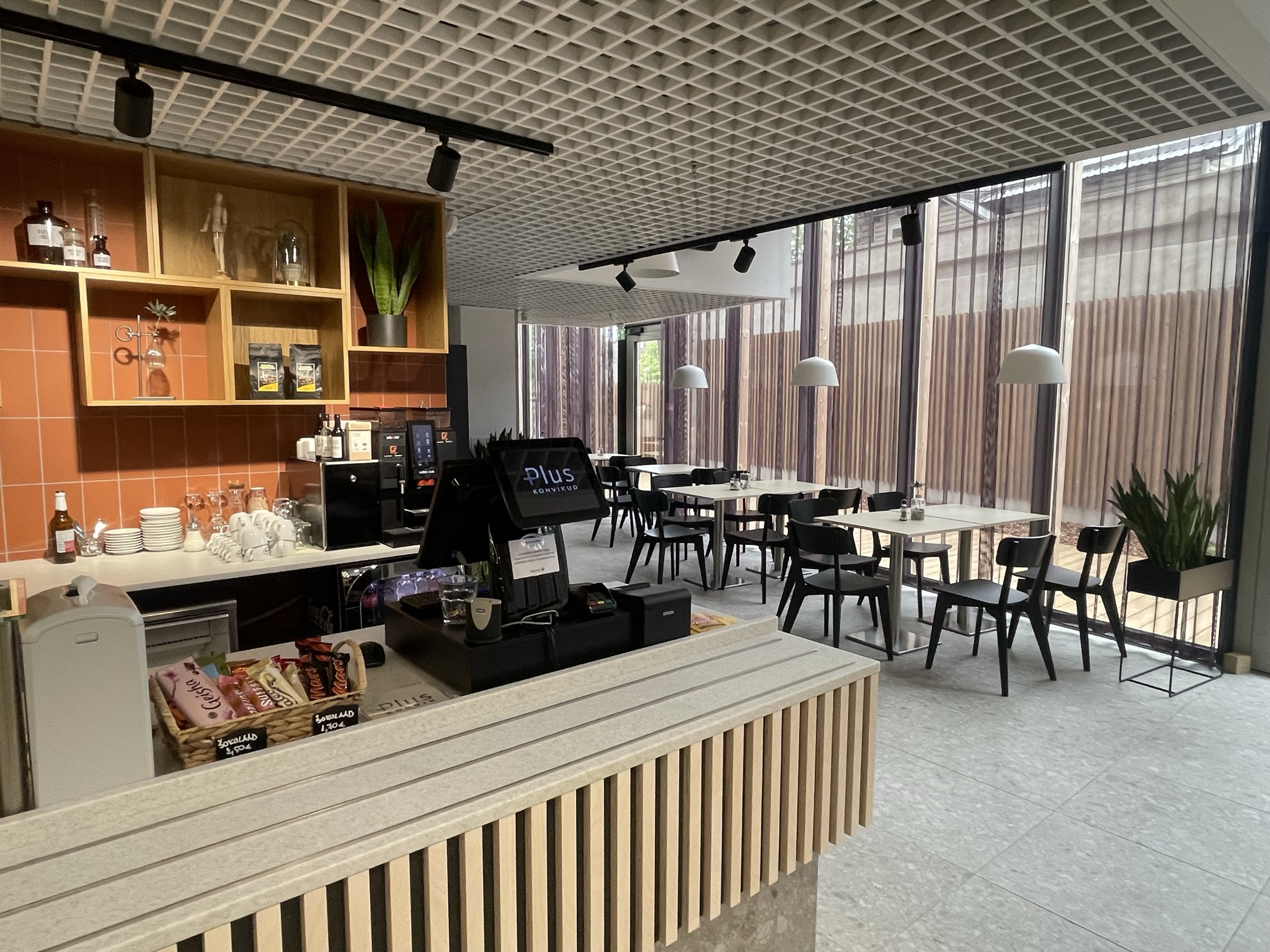 Kardinakunstnik - kohvikud - hostelid - bürood