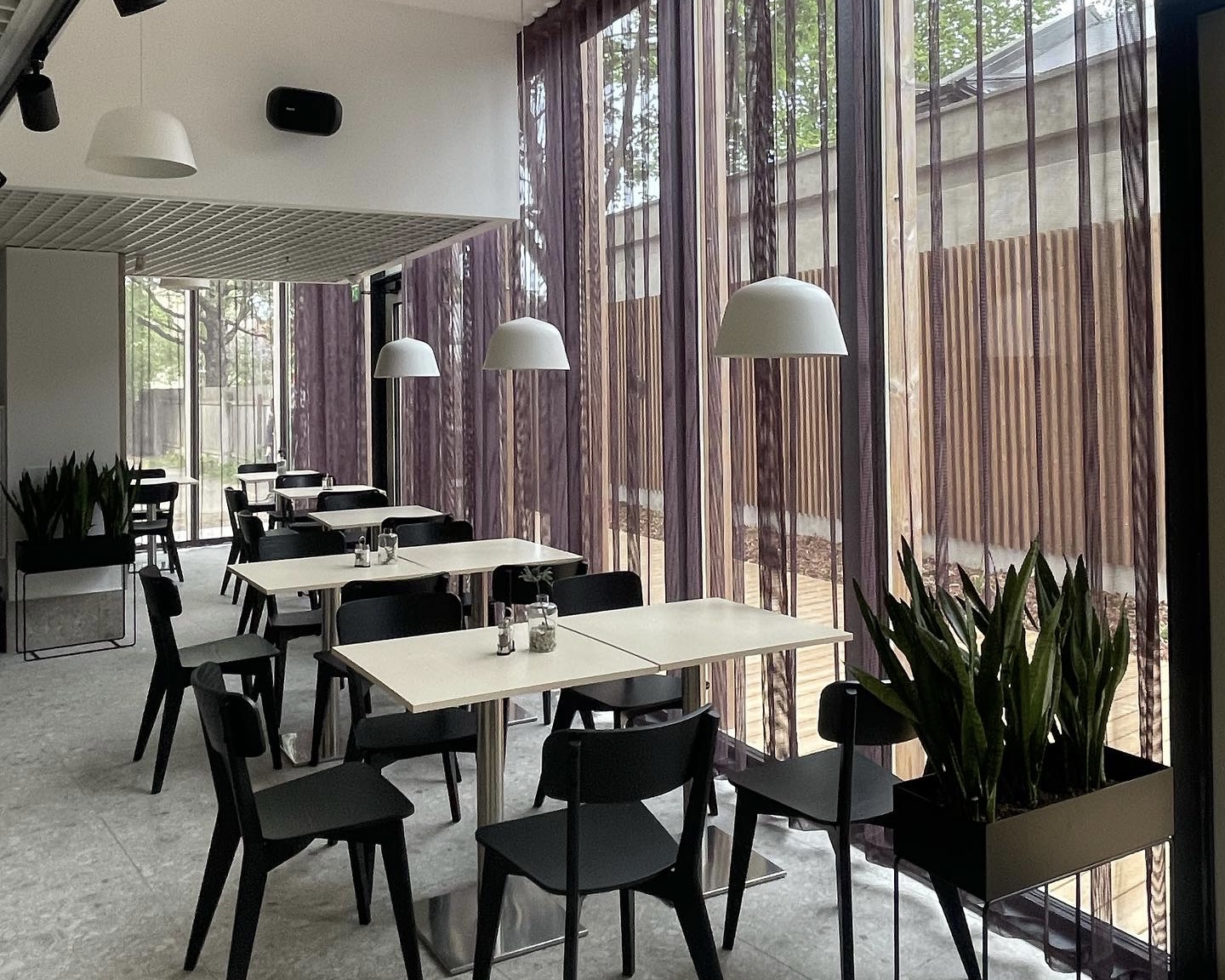 Kardinakunstnik - kohvikud - hostelid - bürood