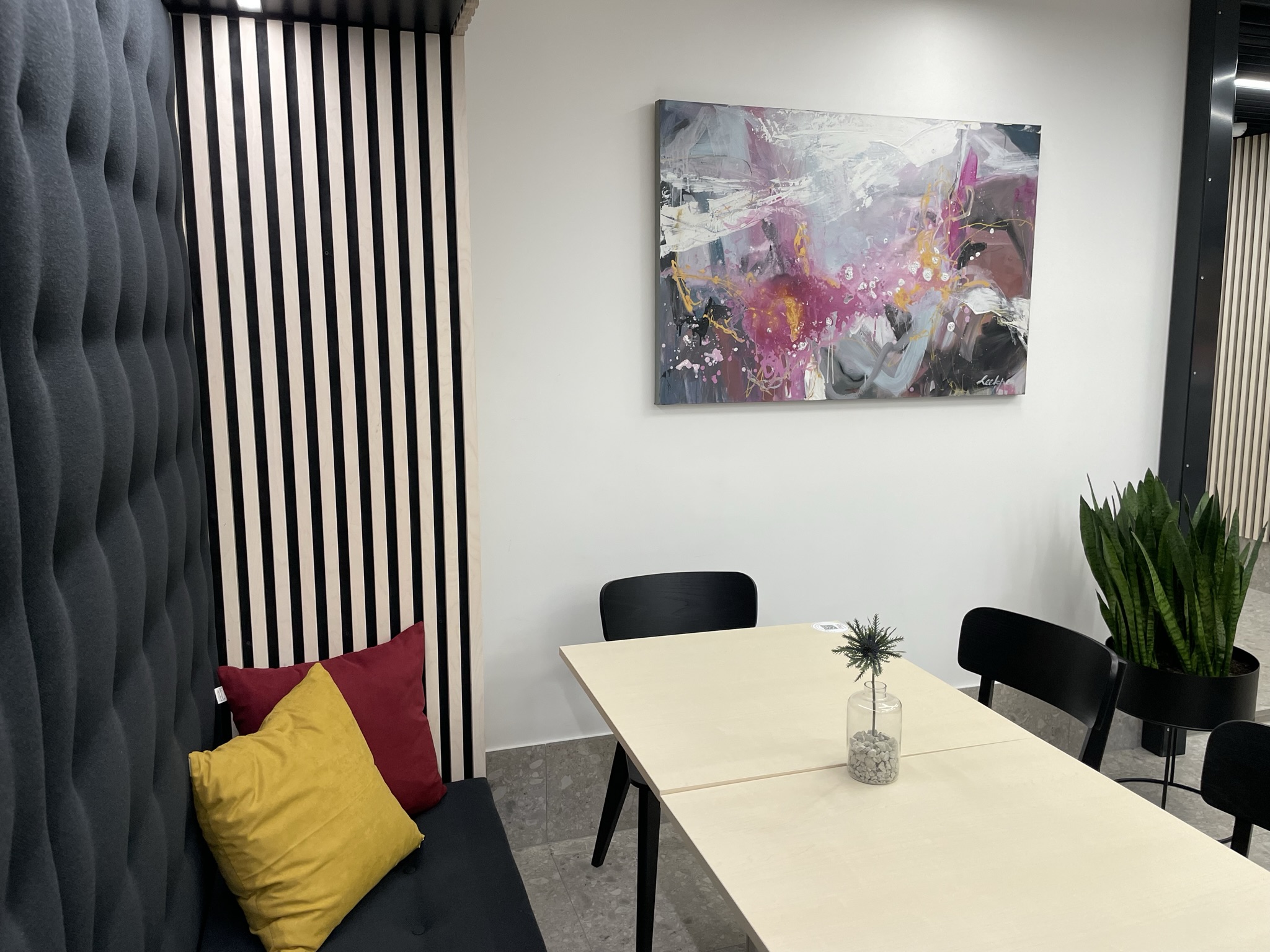 Kardinakunstnik - kohvikud - hostelid - bürood