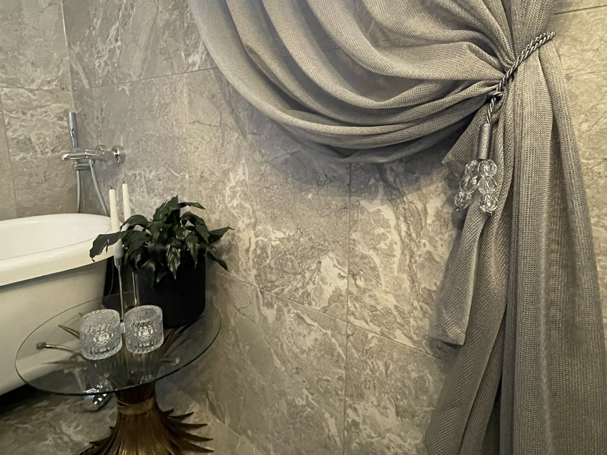 Kardinakunstnik - vannitoad ja sauna eesruumid