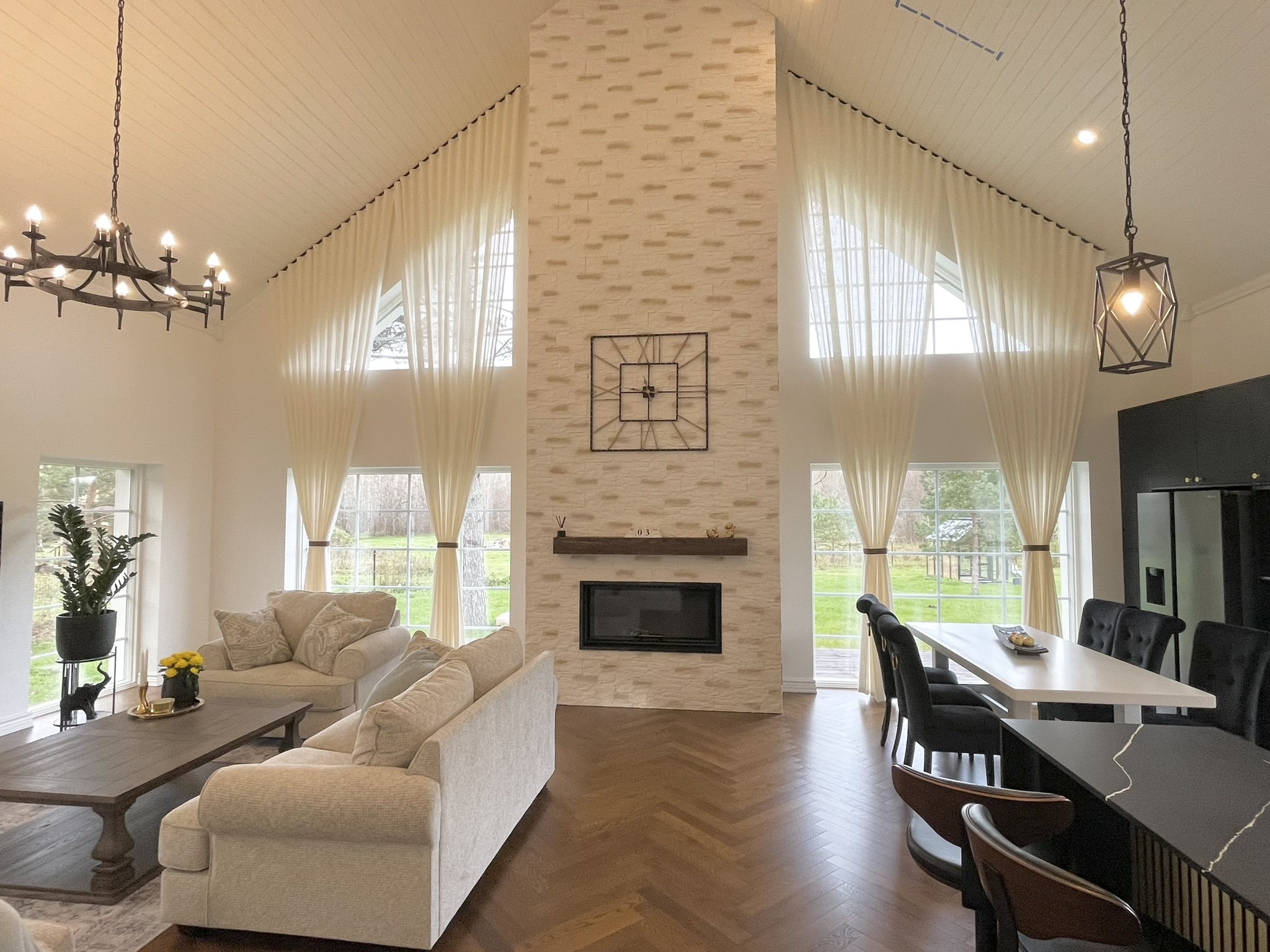 Kardinakunstnik - Erikujulised kardinalahendused